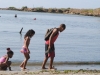 04 Niños en la desembocadura del putrefacto río Cojimar.