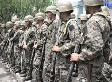 El ejercito sigue en las calles de Tegucigalpa.  Foto: Giorgio Trucchi, rel-UITA