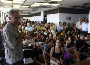 Reunion de presentación del último número de la revista Criterios.