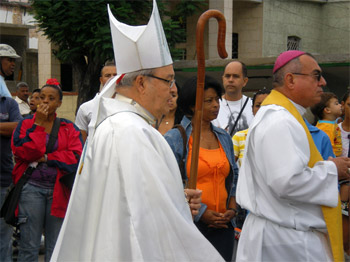 Procesión en La Habana con La Virgen de la Caridad de el Cobre.