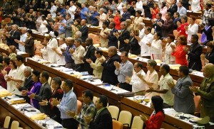 En el parlamento cubano se ven más aplausos que debates. Foto: Raquel Pérez