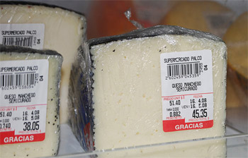 Hay supermercados donde los precios de algunos productos importados llegan a costar 5 veces más que en el país de origen. Foto: Raquel Pérez