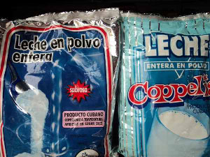 La leche en polvo es un producto de "dieta" o lujo en Cuba.