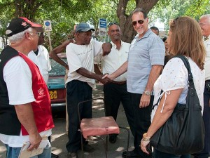 René es considerado en Cuba como un héroe, cuando íbamos a hacer la entrevista no podíamos avanzar 20 metros sin que la gente lo parara para saludarlo. Foto: Raquel Pérez