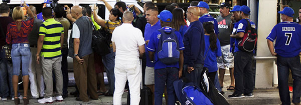 El aeropuerto de Miami el domingo cuando esperaban los veteranos de Industriales.