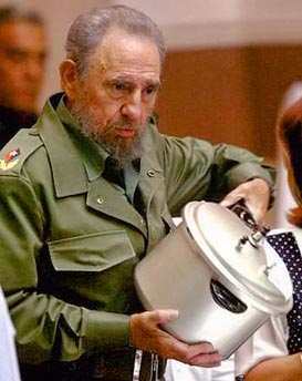 Todavia presidente en 2005, Fidel Castro, explicó los beneficios de su Revolución Energético.