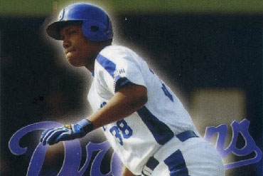 Omar Linares en el año 2002 resultó el primer pelotero cubano de Series Nacionales autorizado por el INDER (Instituto Nacional de Deportes Educación Física y Recreación) a firmar con un club extranjero.