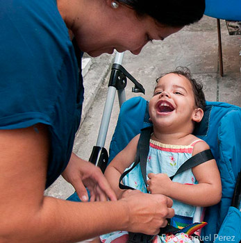 Dailyn busca recibir atención médica en la patria de su padre. Foto: Raquel Pérez
