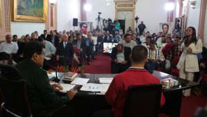 Nicolas Maduro reunió con las alcaldes de oposición.