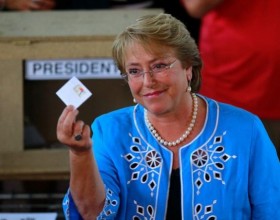 Michelle Bachelet votando el domingo en Chile.
