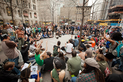 Una asamblea de OWS: Foto: Jed Brandt 
