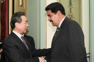 El canciller chino, Wang Yi, sostuvo más temprano un encuentro con su homólogo venezolano para acordar el fortalecimiento de la agenda bilateral (foto: Prensa Presidencial) 