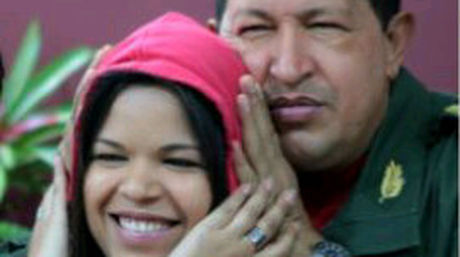 Maria Gabriela con su padre Hugo Chávez.  Foto/archivo: cubadebate.cu
