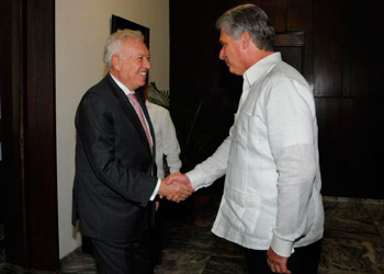 El ministro de Exteriores español, José Manuel García-Margallo y el vicepresidente cubano Miguel Diaz-Canel