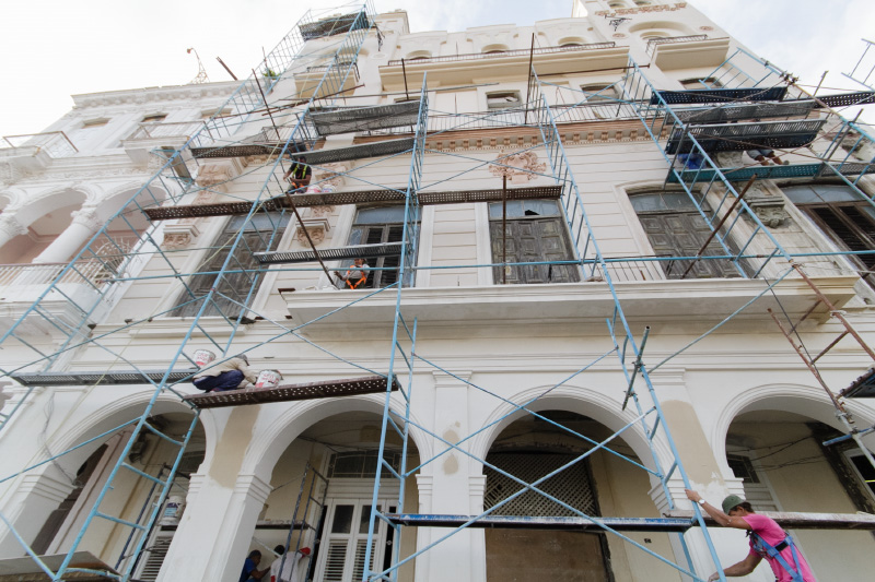 Restaurando un edificio en Centro Habana