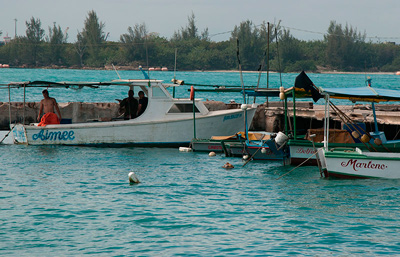 En Cuba los ciudadanos pueden hacerse a la mar barcos particulares por un máximo de 3 días con solo enseñar su carnet de identidad. Foto: Raquel Pérez Díaz