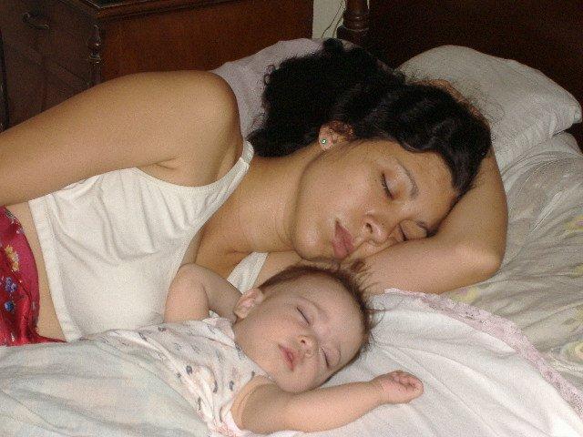 Madre e hija durmientes