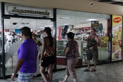 Supermercado donde se vende todo en divisas.  Foto: Juan  Suárez