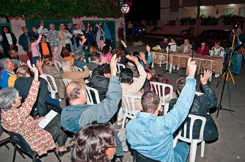 Enviar “cuadros” para dirigir la sociedad civil en vez de dejar que elijan a sus propios líderes ha creado un espejismo de unanimidad. Foto: Raquel Pérez Díaz