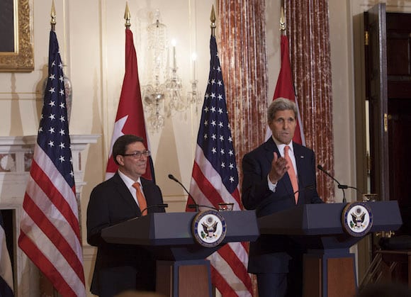 Bruno Rodríguez y John Kerry en el Departamento de Estado.  Foto: Ismael Francisco/cubadebate.cu