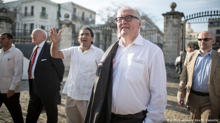 El jefe de la diplomacia alemana     Frank-Walter Steinmeier comenzó su visita a Cuba con un tur por La Habana Vieja.  Después de conocer el centro histórico de la ciudad en el distrito de La Habana Vieja. Despues tenía previsto un encuentro con el cardenal Jaime Ortega.