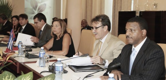 Delegación Cubana a la Primera reunión de la Comisión Bilateral Cuba-EEUU, presidida por Josefina Vidal, directora general de EEUU de la Cancillería cubana. Foto: CubaMINREX.