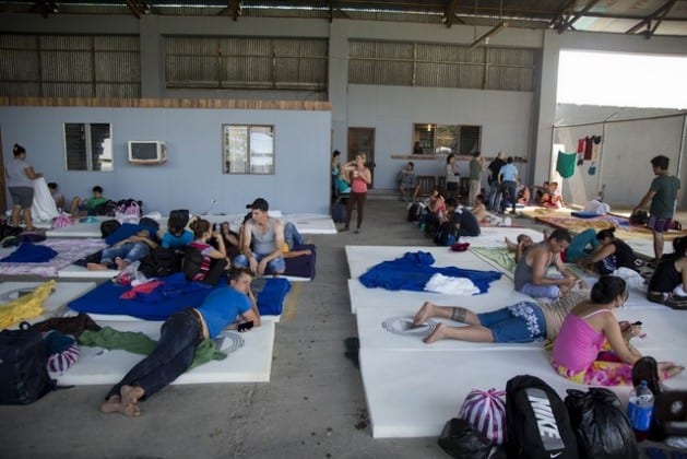 Cubanos en uno de los albergues habilitados en Costa Rica cerca de la frontera con Nicaragua. Foto: ipsnews.net