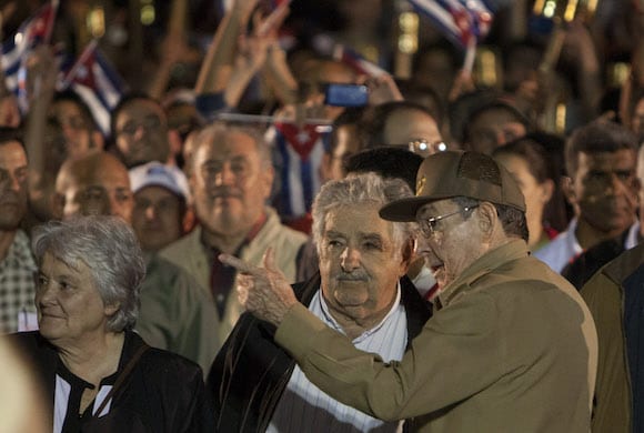 Raúl Castro y Jose Mujíca. Foto: Ismael Francisco/cubadebate.cu