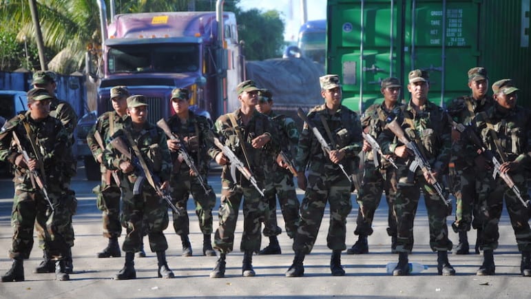 El gobierno de Daniel Ortega movilizó tropas de su ejerecito para bloquear a los cubanos.