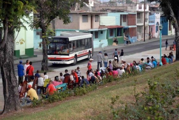 Santiago de Cuba residents took to the streets. Photo: Miguel Rubiera Justiz /ACN