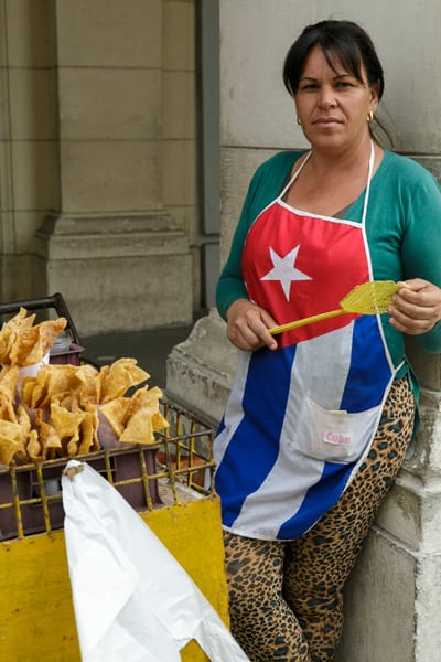 Vendedora de chiviricos. Foto: Juan Suárez
