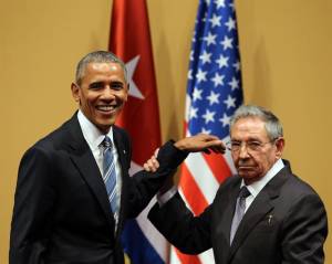 Obama y Raúl.  Foto: Alejandro Ernesto-EFE