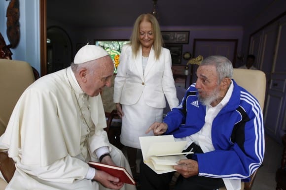 El papa Francisco con Fidel Castro durante su visita en 2015 a Cuba.