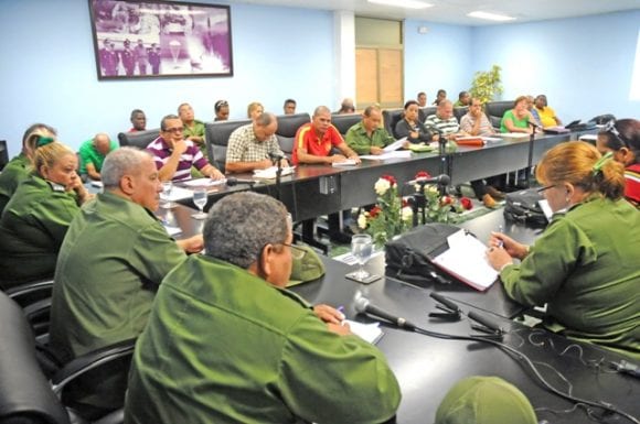 El Consejo de Defensa Provincial evaluando las medidas a tomar. Foto: Periódico Venceremos
