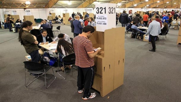 Los colombianos votaron el domingo en contra de los acuerdos de paz por un margen mínimo. Foto: telesurtv.net