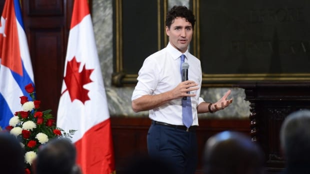 El primer ministro Justin Trudeau, contestó preguntas de estudiantes este miércoles en La Universidad de la Habana University of Havana. Foto: Sean Kilpatrick/Canadian Press) 
