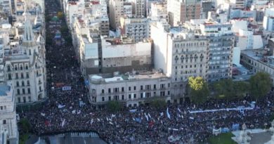 Argentina: cientos de miles de personas protestan contra los planes del presidente Milei de recortar el presupuesto de las universidades públicas y más noticias internacionales