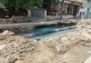 El bache “piscina” de La Habana donde se bañan los niños