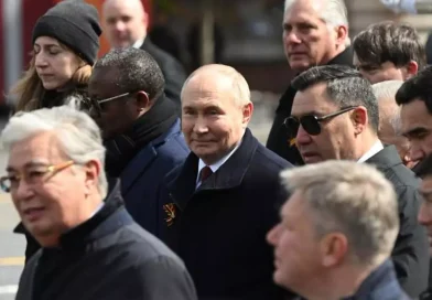 El mandatario cubano visita a Putin en el Kremlin