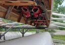 Zapatos colgando de un bote de remos, Ontario, Canadá – Foto del día